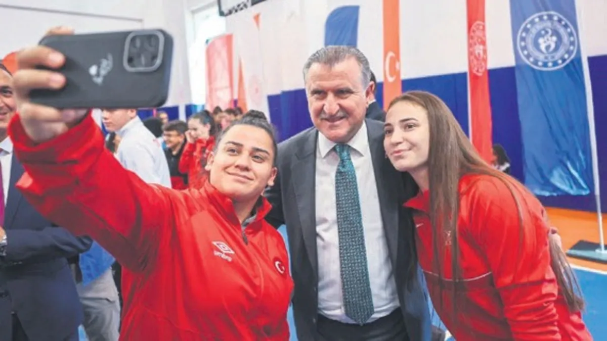 Bakan Bak açıkladı! Milli sporculardan 2025’te 7 bin 474 madalya verildi..