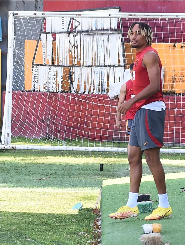 gozu-sacha-boeyde-genc-yildizin-kamerunu-geri-cevirme-sebebini-takvim-acikliyor-1663193321661.jpg Gözü Sacha Boey’de! Genç yıldızın Kamerun’u geri çevirme sebebini Takvim açıklıyor-6