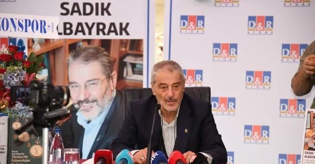 Mütefekkir Sadık Albayrak D&R Trabzon Meydan'da düzenlenen imza gününde okurlarıyla buluştu