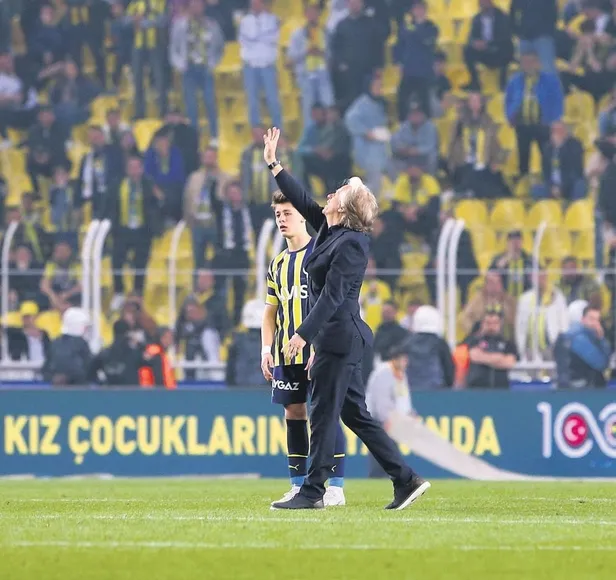 jorge-jesustan-fenerbahce-taraftarina-olay-hareket-1682379895393.jpeg Jorge Jesus'tan Fenerbahçe taraftarına olay hareket-3