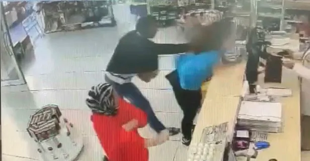 Eczaneden ilaç alırken hayatının şokunu yaşadı! Genç kadına yumruklu saldırı kamerada! Yer: Gaziosmanpaşa