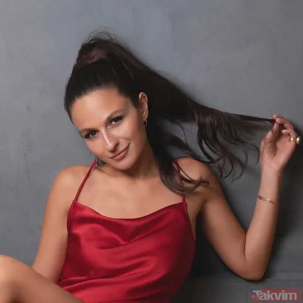 Annenin Sırrıdır Çocuk Meryem’i Selin Yeninci bornozlu pozlarıyla gündemde! İbrahim Tatlıses’in hayran kaldığı Selin ortalığı salladı - 6