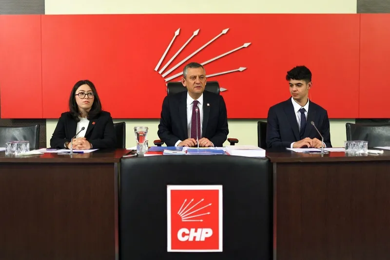 chpde-yeni-myk-belli-oldu-mavi-vatana-masal-diyen-namik-tan-listede-1744464070452.jpeg CHP Parti Meclisi Genel Merkez'de topladnı (CHP)