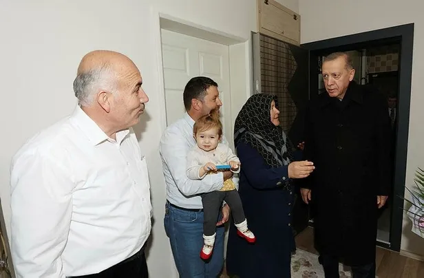 baskan-erdogan-gorme-engelli-hafiz-ravzanur-kocakeri-ziyaret-etti-1669486456045.jpeg Başkan Erdoğan, görme engelli hafız Ravzanur Koçaker'i ziyaret etti-1