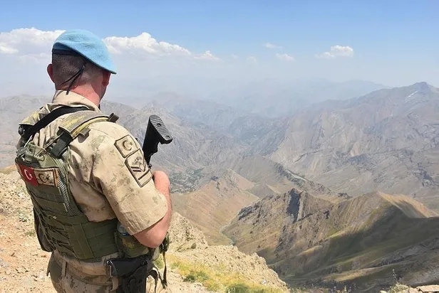 PKK'ya 'Kıran' darbesi! Mağarada teröristlere ait 5 ton yaşam malzemesi bulundu-4