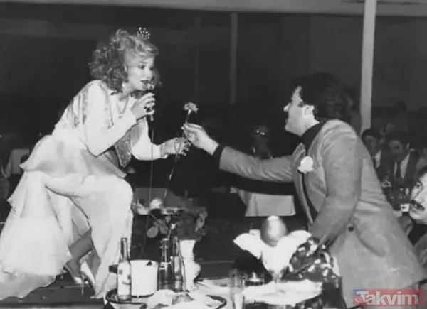 Gülden Karaböcek Bir devir kapandı... Türk Müziğinin en değerli isimlerinden Ferdi Tayfur'a Allah'tan rahmet, sevenlerine baş sağlığı diliyoruz.