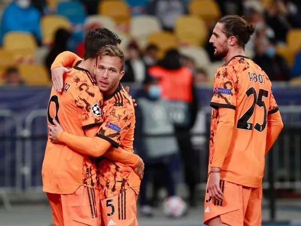 Bu kare çok konuşulur! UEFA Şampiyonlar Ligi'nde Andrea Pirlo ilk maçında ilk hocası Lucescu'ya acımadı-1