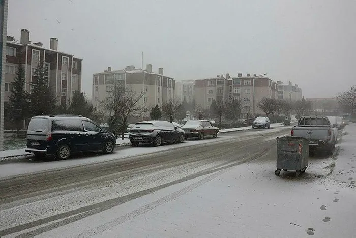 hava-durumu-istanbula-kar-yagisi-basladi-sicakliklar-10-derece-birden-dustu-bugun-hava-nasil-olacak-1704791733676.jpeg HAVA DURUMU | İstanbul'a kar yağışı başladı! Sıcaklıklar 10 derece birden düştü! Uyarı üstüne uyarı: Yağışlar ne kadar devam edecek? Hafta sonu kar var mı?-21