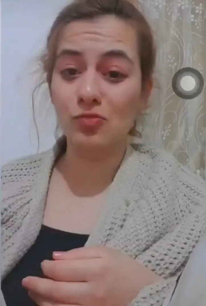 son-dakika-islami-degerleri-hedef-alan-gamze-gokce-tutuklandi-1773574726835.jpeg Namaza dil uzattı... Ramazana ve kurbana nefret kustu! "Gök Tengri" maskeli 28 Şubat kafası: Gamze Gökçe tutuklandı-3