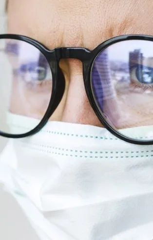 Salgınla ilgili şaşırtan araştırma! 'Gözlük takanlarda koronavirüs daha az görülüyor'