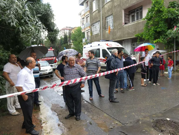 Son dakika: Sancaktepe'de okulun istinat duvarı çöktü-4