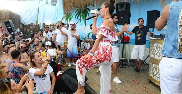 Demet Akalın'ın 3 bin 800 liralık terliği