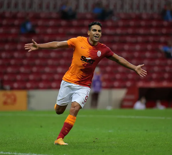 1607411813077.jpg Galatasaray'da Falcao depremi! Artık iyileşse bile forma giyemeyecek-5