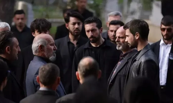 1714908139014.jpeg Fikret için acı final! 2 yeni başrol... Hudutsuz Sevda dizinde matem havası gibi veda-5