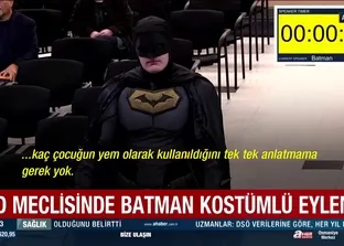 ABD Kongresi’nde Batman kostümlü eylemci!