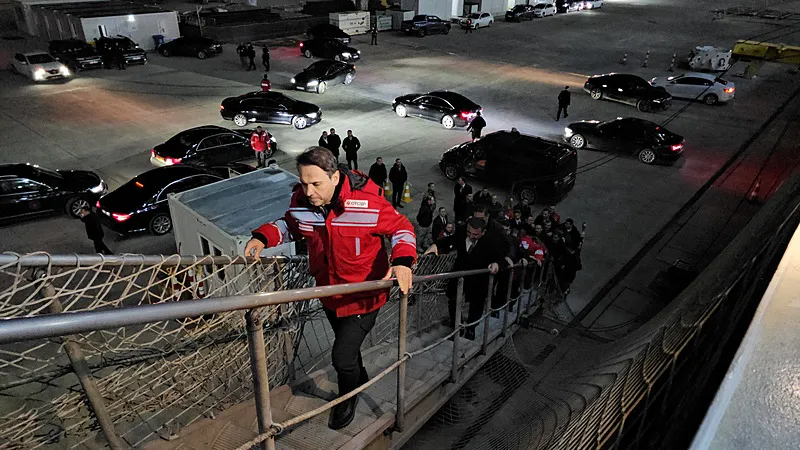 Bakan Bayraktar, Fatih Sondaj Gemisi'nin yeni yıldaki ilk görev yeri belli oldu (Fotoğraf: DHA)