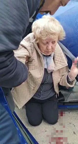 1639300706104.jpg İETT otobüsü çarptı! Kiralık araç takla attı! İngiltere'den gelen çift hayatının şokunu yaşadı-3