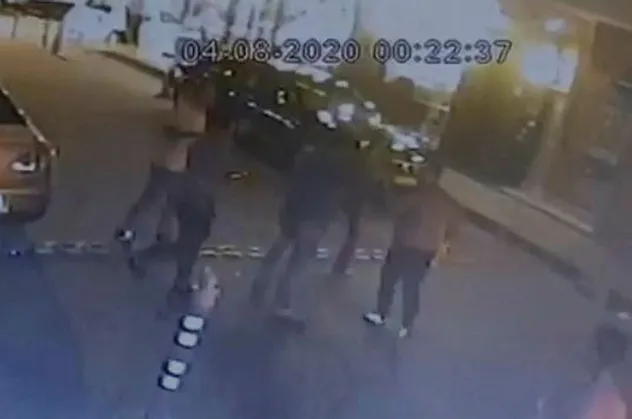 İstanbul'da silahlı kavga dehşeti! Sürüne sürüne kaçmaya çalıştılar