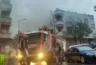 Küçükçekmece'de tekstil atölyesinin çatısında başlayan yangın yan binaya sıçradı! İtfaiye alevleri söndürdü