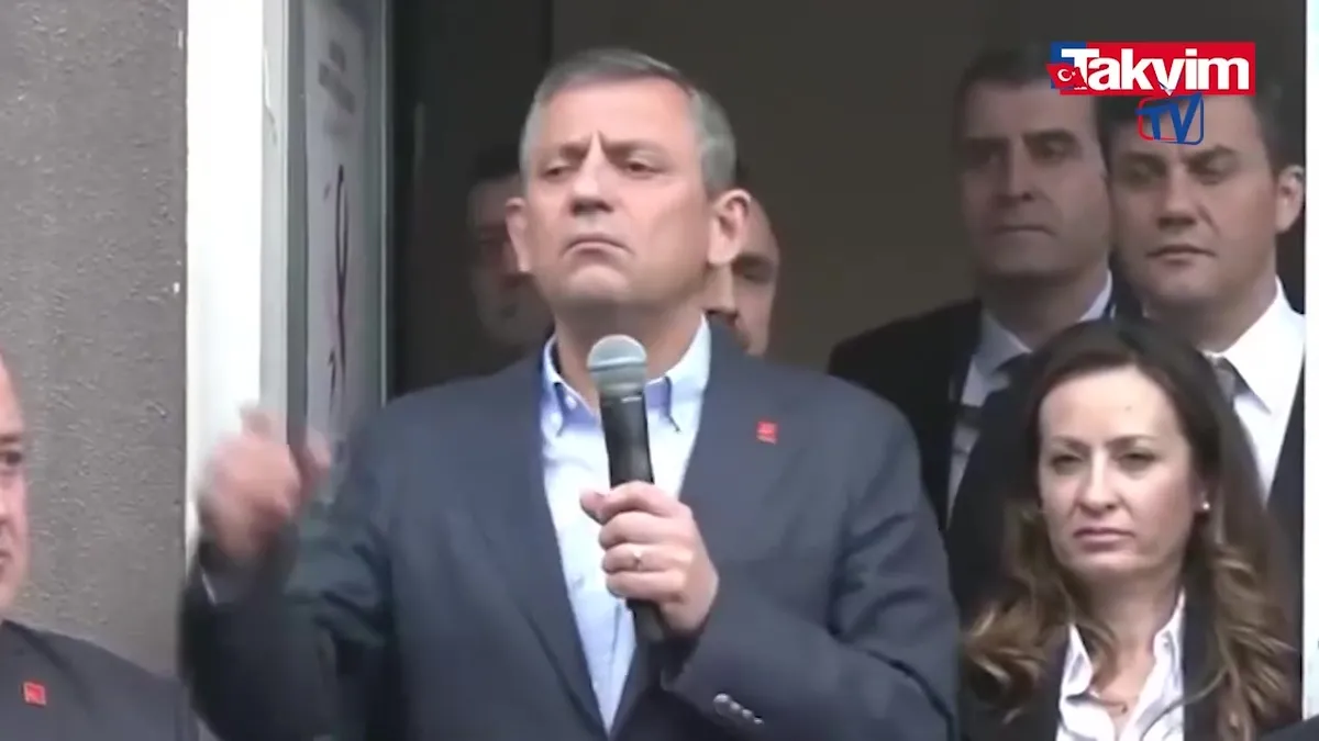 Şiir bilmez dedi, kendisi yanlış okudu! İşte Özgür Özel'in rezil olduğu anlar