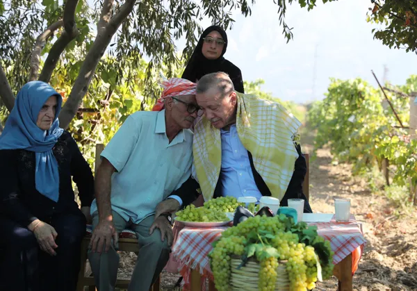 son-dakika-baskan-recep-tayyip-erdogandan-manisada-toplu-acilis-toreninde-onemli-aciklamalar-9-numara-sultani-1661009609943.jpg SON DAKİKA: Başkan Recep Tayyip Erdoğan'dan Manisa'da Toplu Açılış Töreni'nde önemli açıklamalar! 9 numara Sultani çekirdeksiz üzüm alım fiyatını açıkladı-7