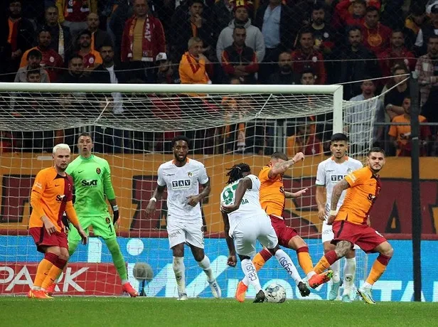 galatasaray-alanyaspor-karsisinda-ilk-yarisini-2-0-tamamladigi-karsilasmada-ustunlugunu-koruyamadi-1666553617944.jpeg