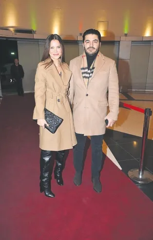 Ebru Şallı ve nişanlısı Uğur Akkuş'un uyumu stillerine yansıdı