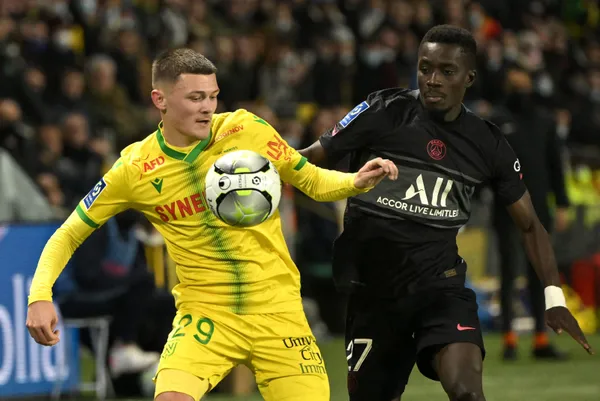 idrissa-gueyede-kader-gunu-fransiz-basini-kritik-gorusmeyi-yazdi-drogba-da-devrede-1657632412493.jpg Idrissa Gueye'de kader günü: Fransız basını kritik görüşmeyi yazdı! Drogba da devrede-9