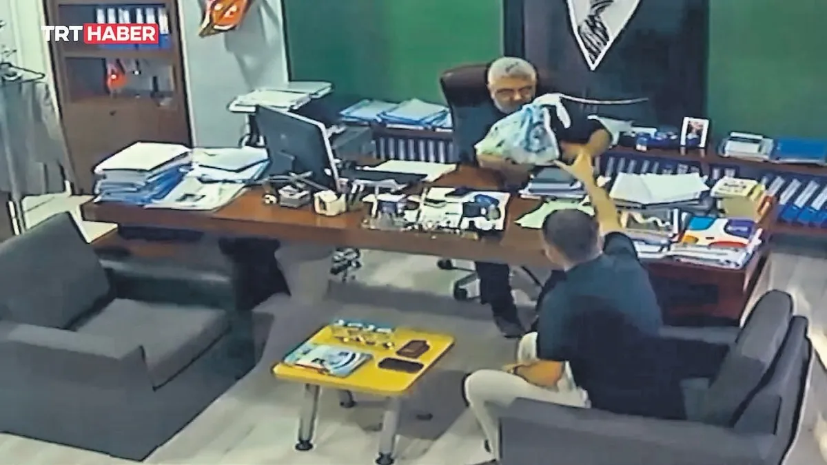 Ekrem İmamoğlu'na uzanan yolsuzluk soruşturmasında rüşvet kamerası: 14 kişiye gözaltı