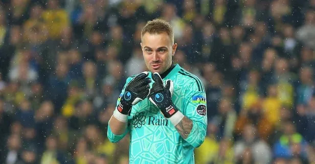 Mert Günok adım adım Fenerbahçe'ye!