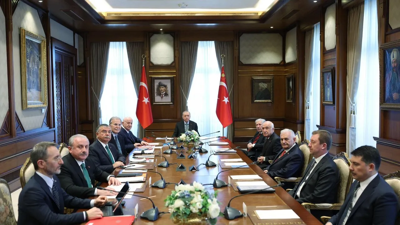 Başkan Erdoğan YİK üyeleriyle bir araya geldi: Ana gündem aile!