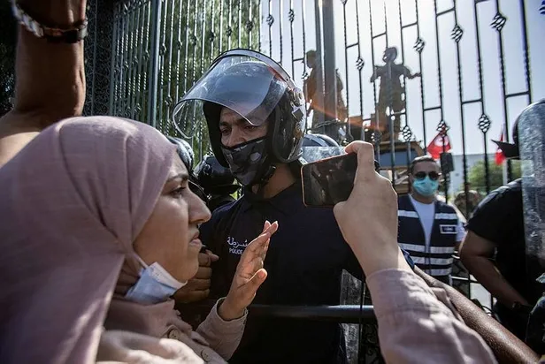 SON DAKİKA: Tunus'taki Al Jazeera ofisine darbe baskını: İlk kan aktı-4