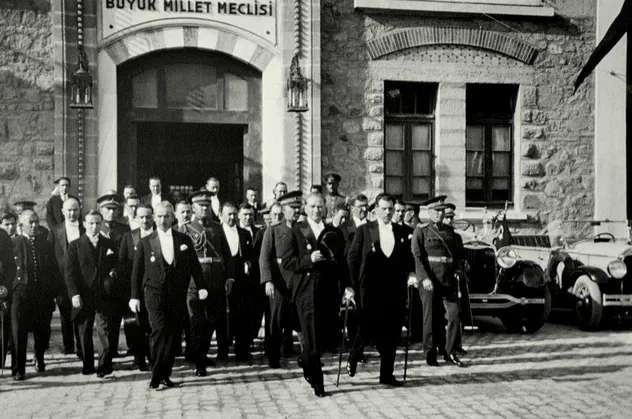 Bağımsızlığımızın sesi tam 100 yıl önce Gazi Mustafa Kemal Atatürk’ün öncülüğünde kurulan Meclis’ten yükseldi
