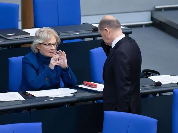 almanyada-sok-istifa-savunma-bakani-christine-lambrecht-gorevi-birakti-1673864570824.jpeg Almanya'da şok istifa! Savunma Bakanı Christine Lambrecht görevi bıraktı-3