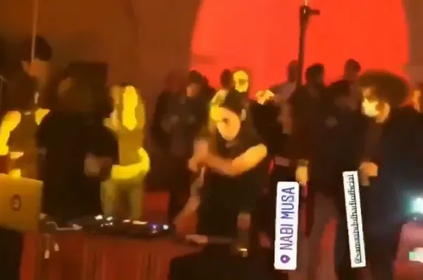 koronavirus-salgini-doneminde-israilli-bir-grup-filistin-bati-seriadaki-hz-musanin-kabrinde-alkollu-uyusturuculu-parti-duzenledi-1609150181317.jpg Koronavirüs salgını döneminde İsrailli bir grup Filistin Batı Şeria'daki Hz. Musa'nın kabrinde alkollü uyuşturuculu parti düzenledi-5