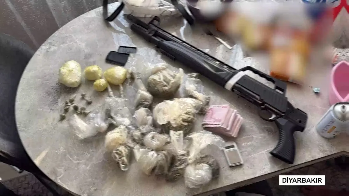 1779033352935.jpeg Diyarbakır merkezli 23 ilde uyuşturucu operasyonu: 279 kişi tutuklandı-4
