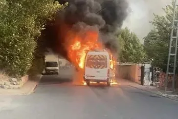Ümraniye'de servis aracı alev alev yandı!