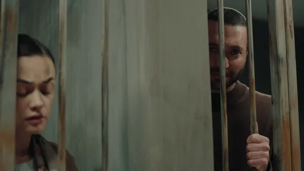 ates-kuslari-31-bolum-2-fragmani-yayinlandi-artik-sevgilim-barbara-komiser-barbar-diyeceksiniz-1699883081650.jpg Ateş Kuşları 31. bölüm 2. fragmanı yayınlandı: Artık sevgilim Barbar’a “Komiser Barbar” diyeceksiniz!-2