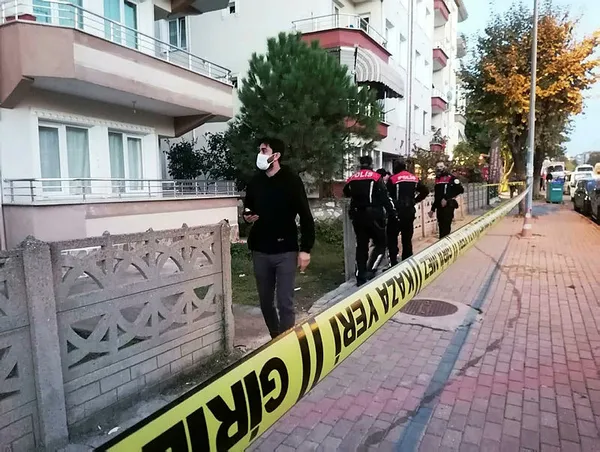 kirklarelinin-luleburgaz-ilcesinde-bicakli-saldiriya-ugrayan-yeni-evli-kadin-oldu-1636063058228.jpg Kırklareli'nin Lüleburgaz ilçesinde bıçaklı saldırıya uğrayan yeni evli kadın öldü-2