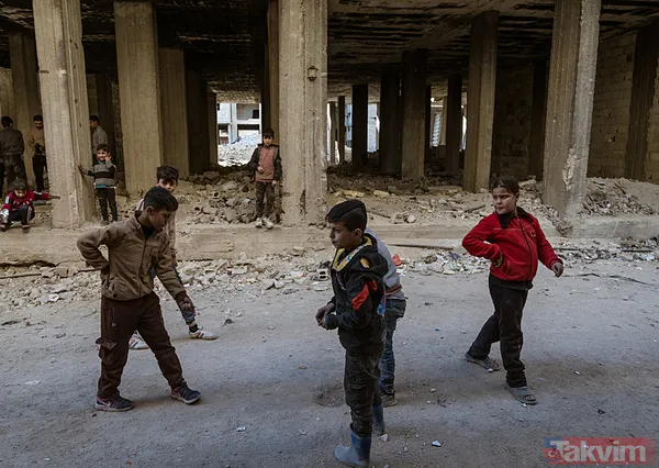 Yıllar sonra o mahalleye girildi! Ceset parçaları ve kemikler hala sokaklarda... Nedir bu Tadamon katliamı? - 3