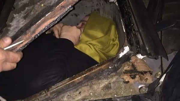 FETÖ'nün ablası aracın gizli bölmesinden çıktı-1