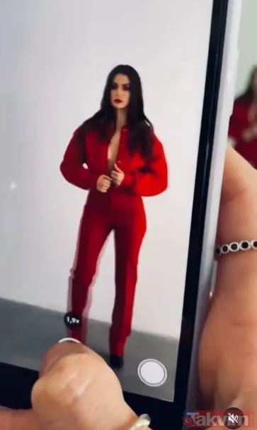 Burcu Özberk ‘Benim gözümden’ dedi ne var ne yok bir araya getirdi paylaştı! Önce bornozuyla sonra ise sütyensiz giydiği ceketiyle... - 2