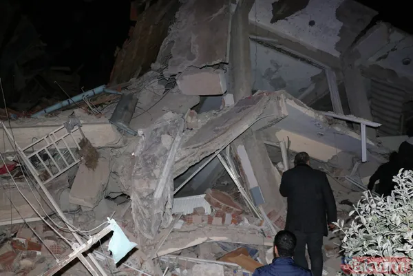 Son dakika: Elazığ'da 6,8 şiddetinde deprem! İşte ilk görüntüler... - 38