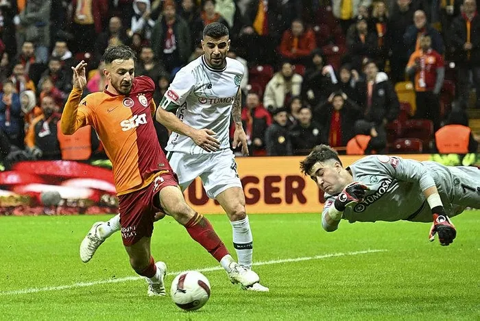 eksik-cok-hata-yok-galatasaray-konsyasporu-tek-golle-gecerek-3-puanin-sahibi-oldu-1704649639808.jpeg