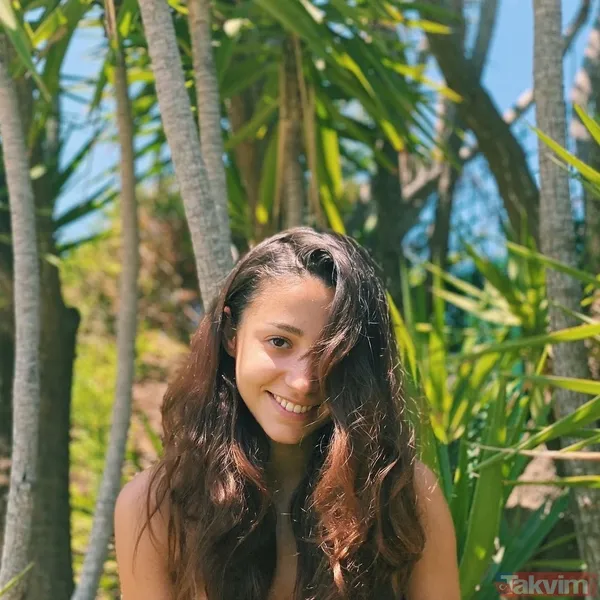 Zeynep Bastık bekarlığa veda partisinde beyaz bikinisiyle şov yaptı! O pozlar sosyal medyaya damga vurdu gören dönüp bir daha baktı - 14