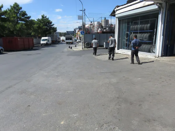 istanbulda-dehset-anlari-kamyon-lastigi-faciayi-onledi-1631088988705.jpg İstanbul'da dehşet anları! Kamyon lastiği faciayı önledi-10