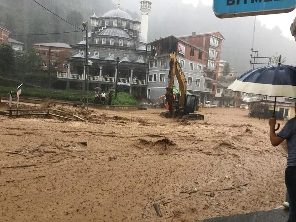 Rize’yi sel vurdu! Evleri su bastı  - 15