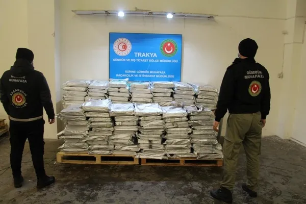 edirne-kapikule-gumruk-kapisinda-ele-gecirildi-30-milyon-tl-degerinde-uyusturucu-1612347339731.jpg