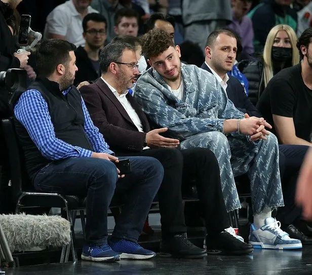 son-dakika-anadolu-efes-olimpia-milanoyu-yenerek-seride-durumu-3-1-yapti-ve-final-foura-yukseldi-1651174631727.jpeg Son dakika: Anadolu Efes, Olimpia Milano'yu yenerek seride durumu 3-1 yaptı ve Final-Four'a yükseldi-2