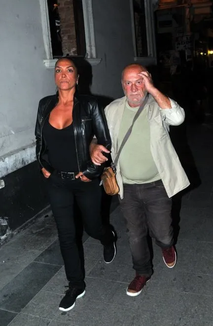 ali-erkazan-kimdir-kac-yasinda-nereli-ali-erkazan-evli-mi-esi-kim-kac-cocugu-var-ali-erkazan-dizi-ve-filmleri-1637135937657.jpg Ali Erkazan kimdir? Kaç yaşında? Nereli? Ali Erkazan evli mi? Eşi kim? Kaç çocuğu var? Ali Erkazan dizi ve filmleri...-2